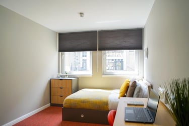 1 bed flat, Roxburgh Place, Old Town, Edinburgh, EH89SU - Image 1